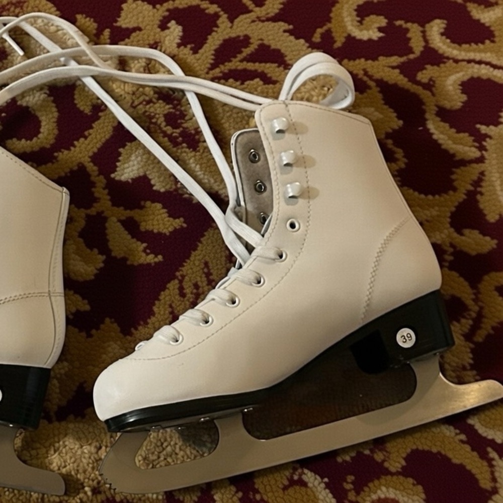 💞 ⛸️White Ice Skates ⛸️💞